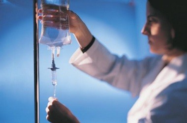 нарколог ставит капельницу